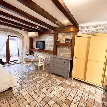 Guesthouse F Split Bagian luar foto