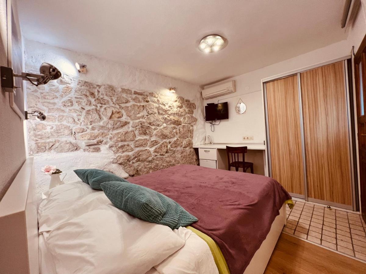 Guesthouse F Split Bagian luar foto