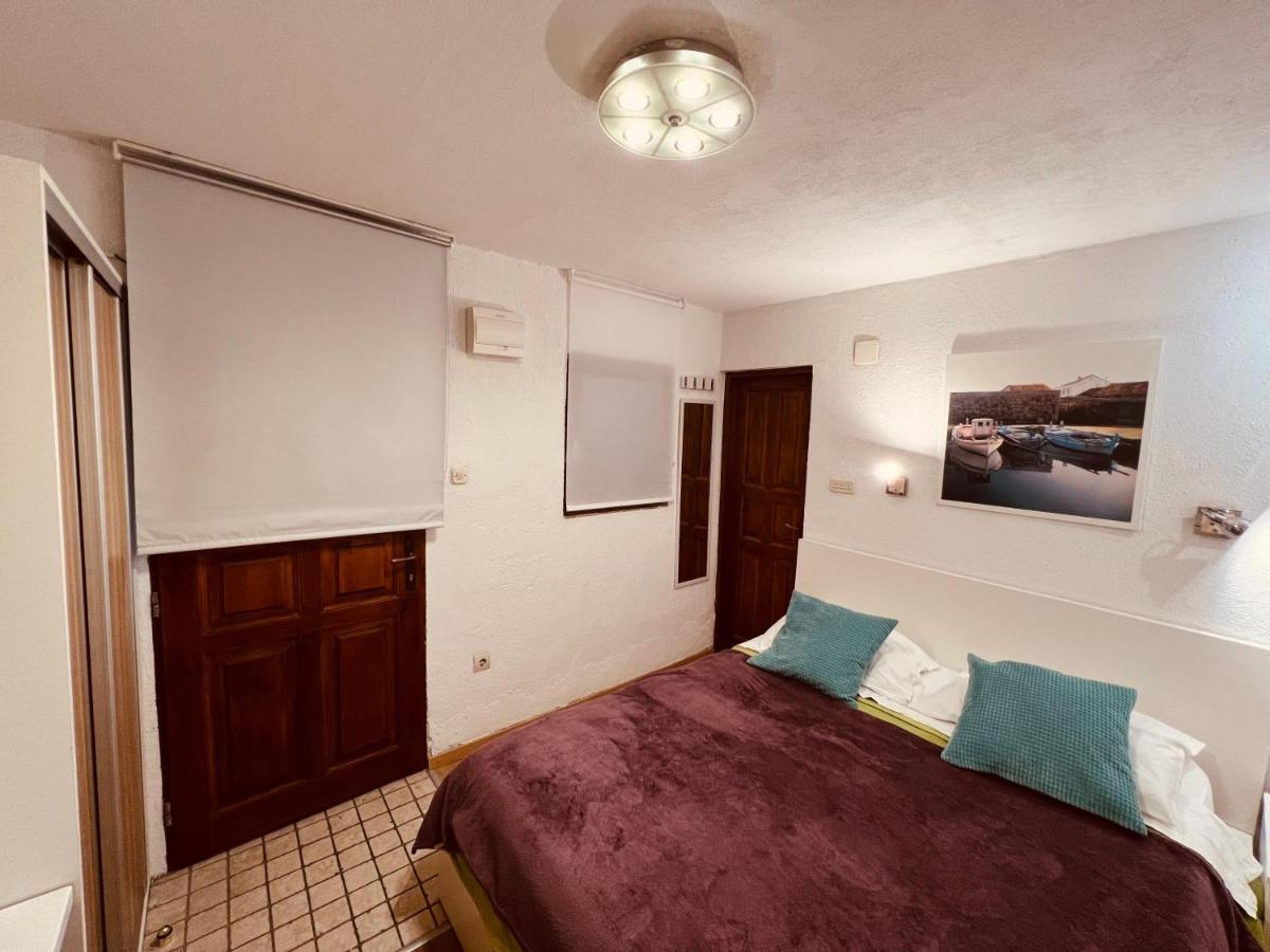 Guesthouse F Split Bagian luar foto