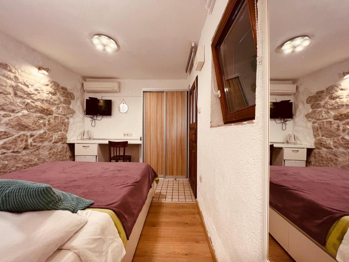 Guesthouse F Split Bagian luar foto