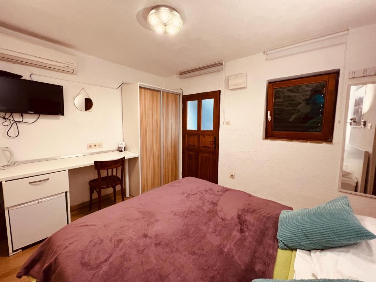 Guesthouse F Split Bagian luar foto