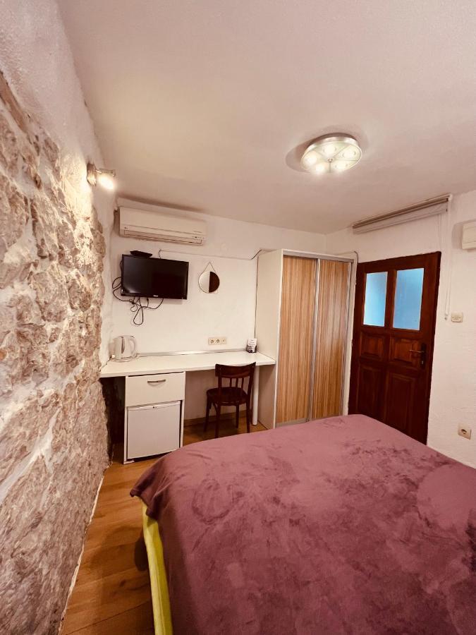 Guesthouse F Split Bagian luar foto
