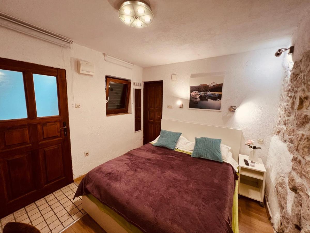 Guesthouse F Split Bagian luar foto
