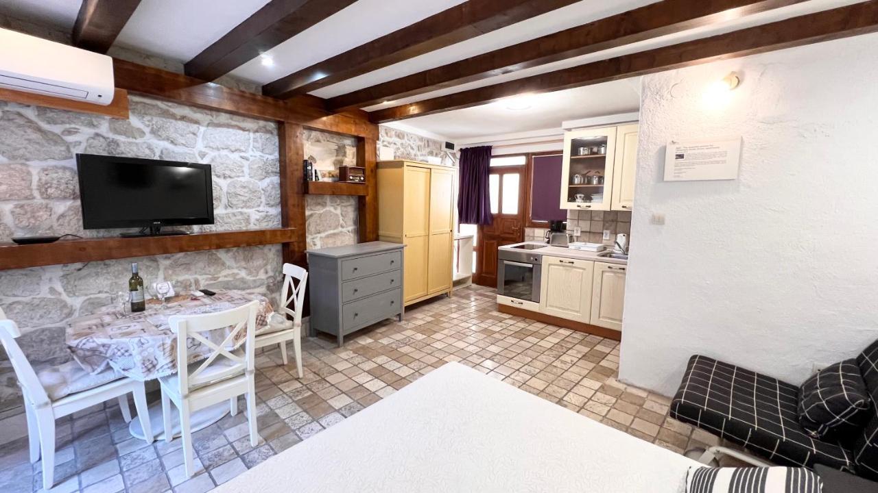 Guesthouse F Split Bagian luar foto
