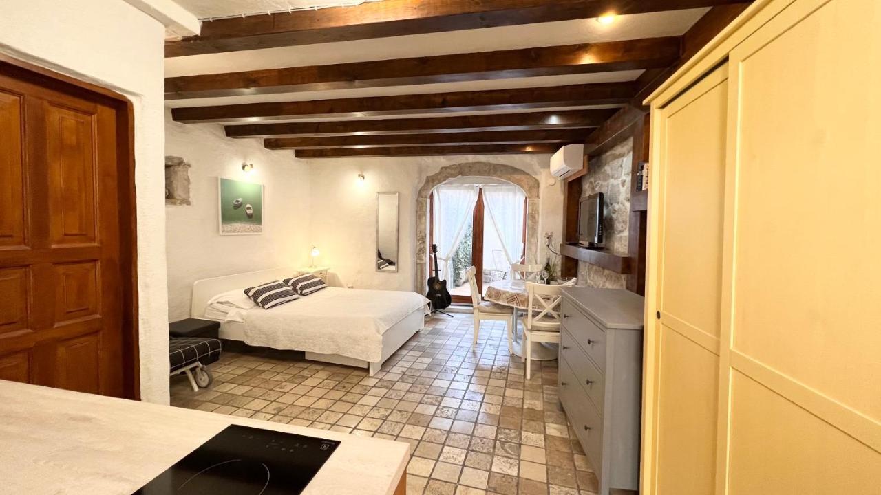 Guesthouse F Split Bagian luar foto