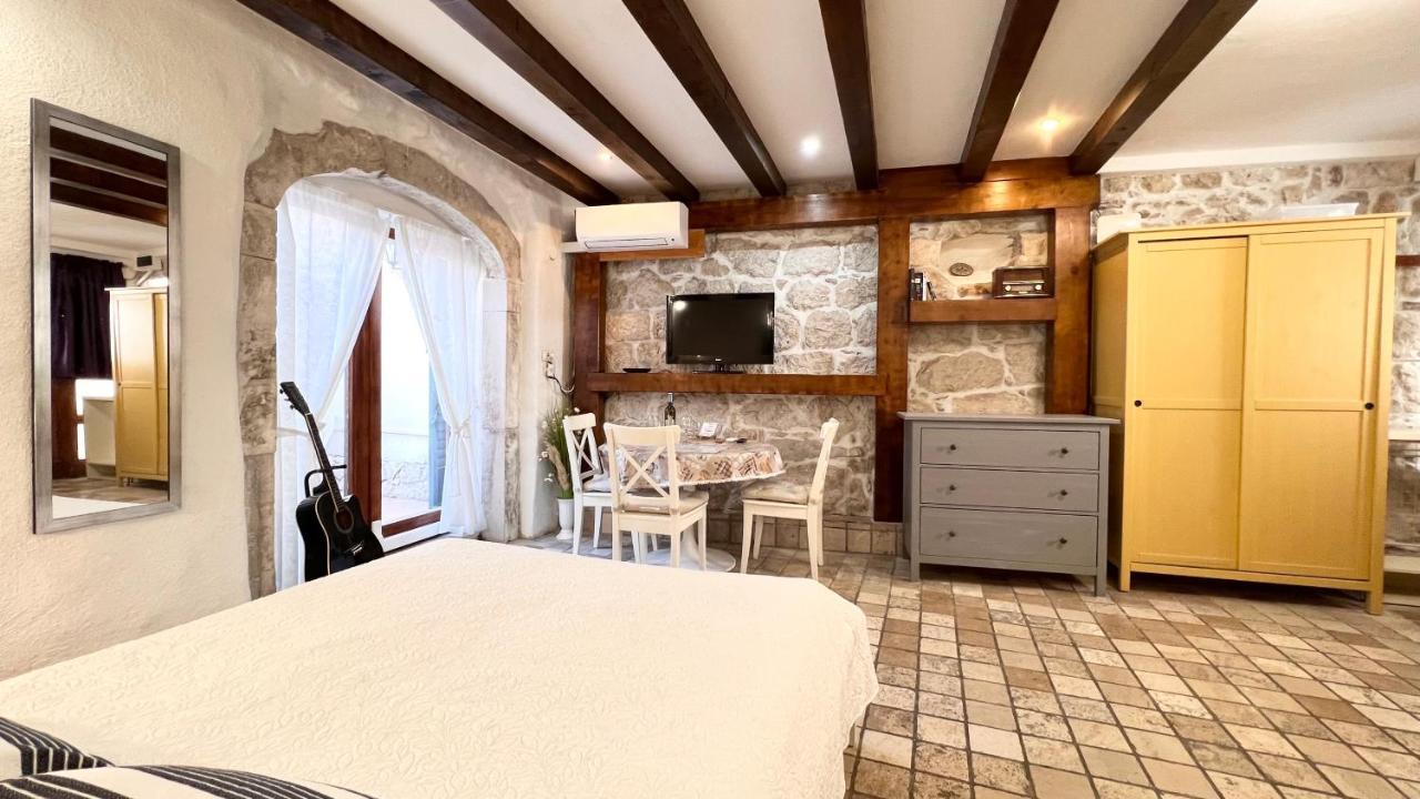 Guesthouse F Split Bagian luar foto