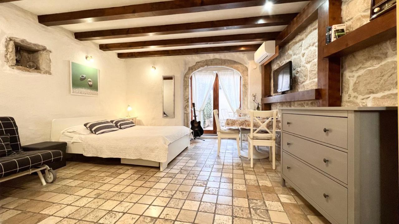 Guesthouse F Split Bagian luar foto