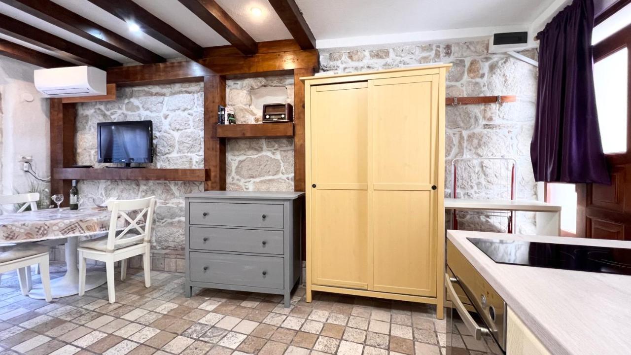 Guesthouse F Split Bagian luar foto