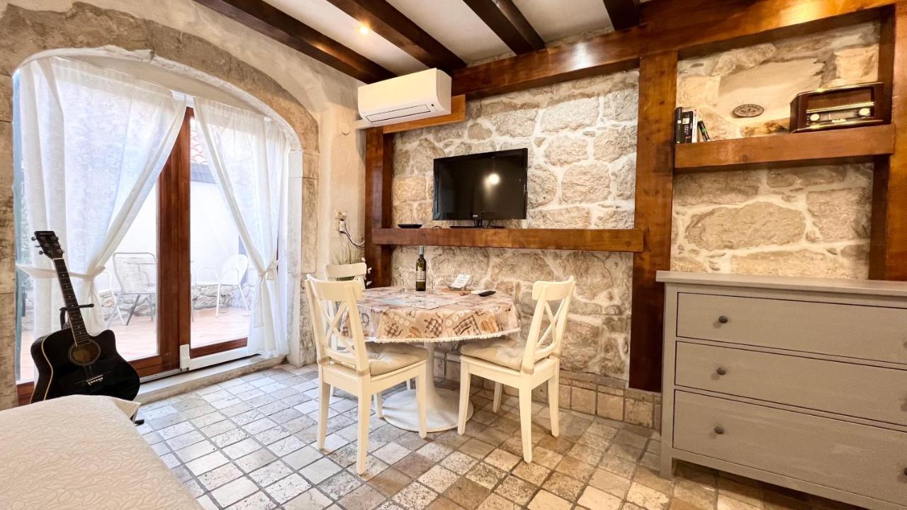 Guesthouse F Split Bagian luar foto