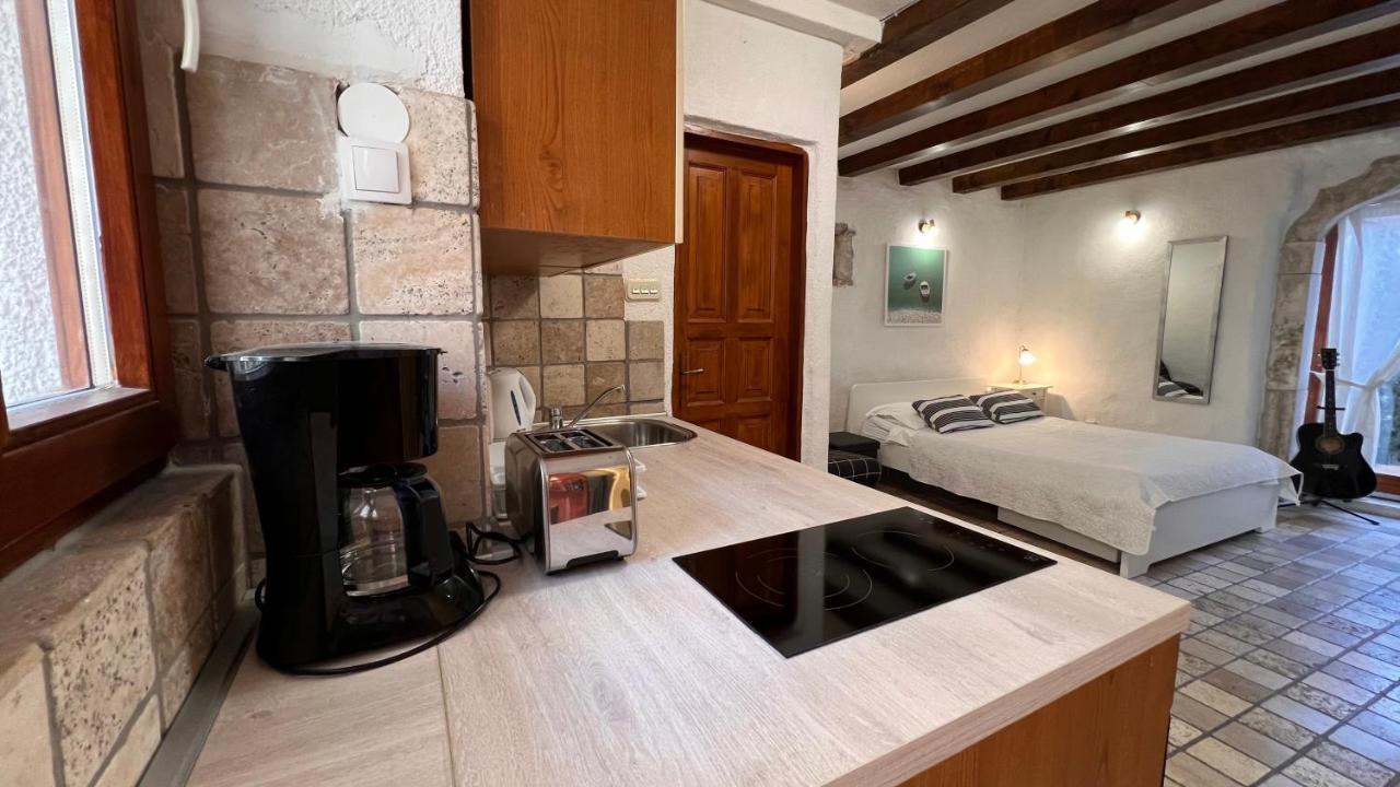Guesthouse F Split Bagian luar foto