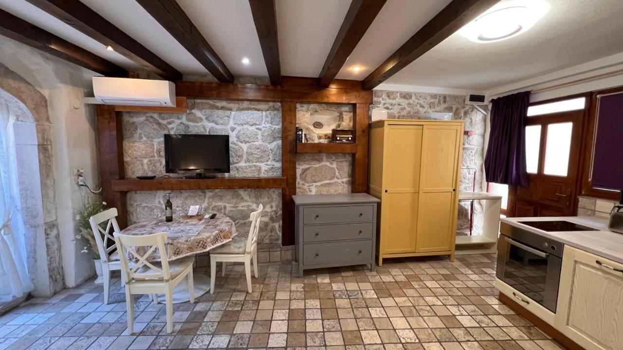 Guesthouse F Split Bagian luar foto