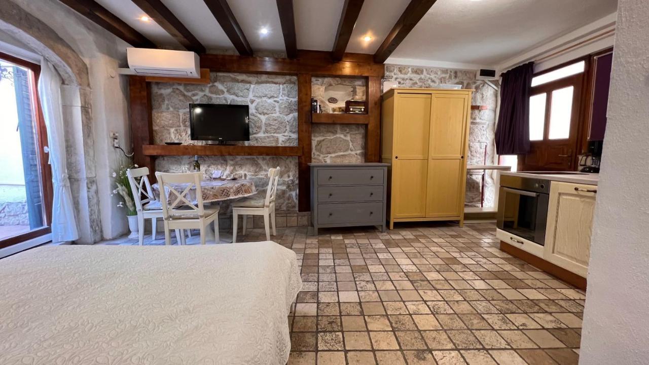 Guesthouse F Split Bagian luar foto