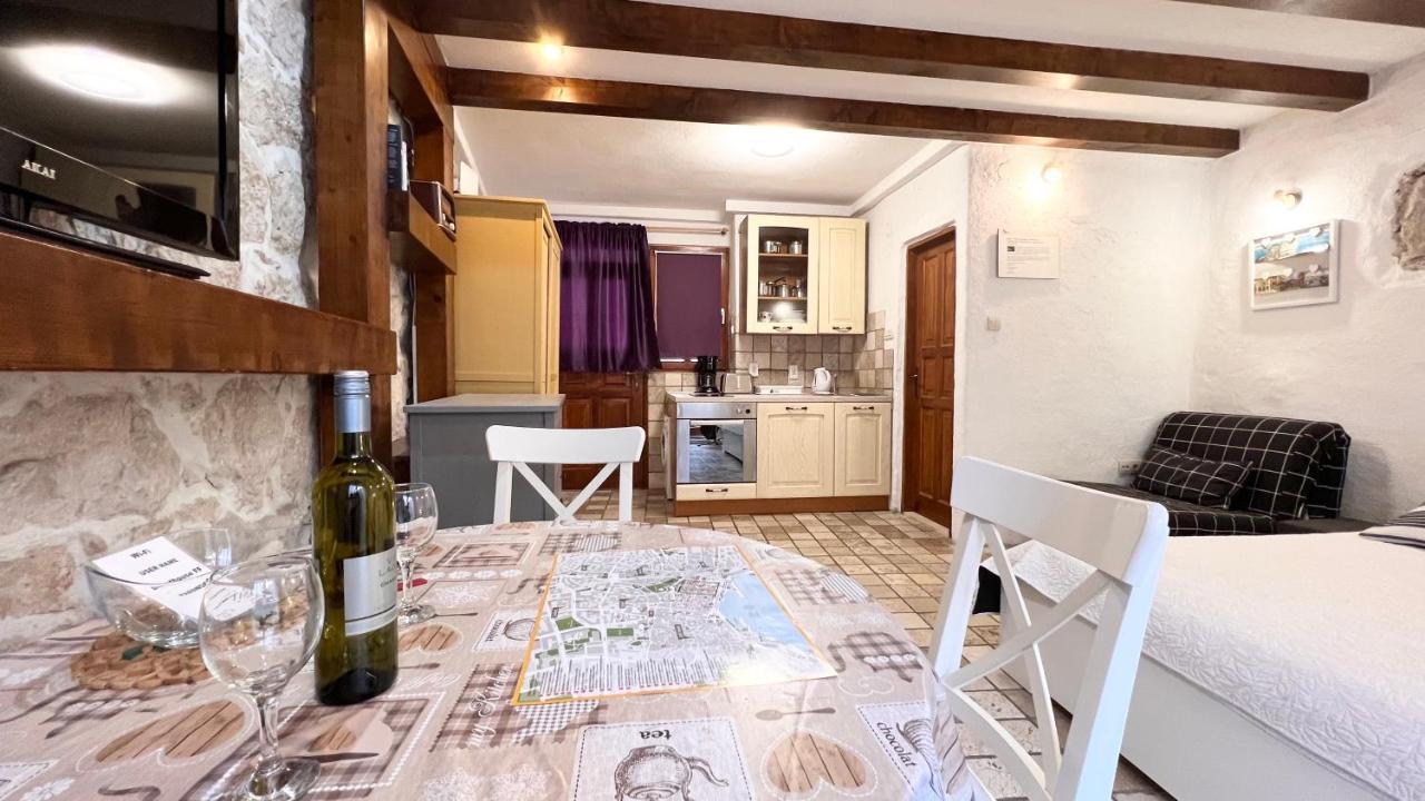 Guesthouse F Split Bagian luar foto