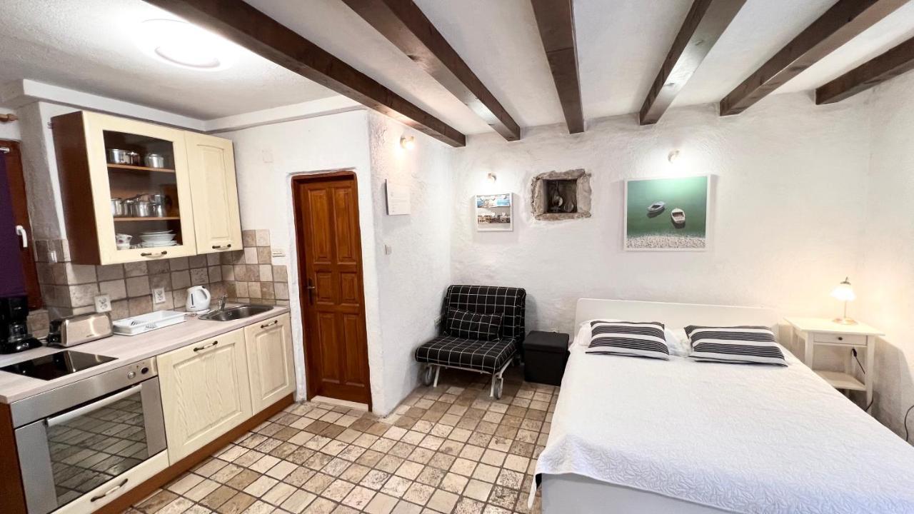 Guesthouse F Split Bagian luar foto