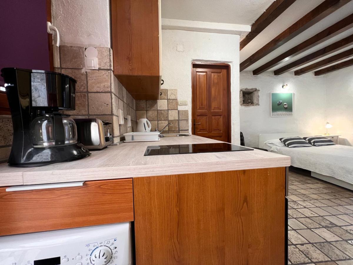 Guesthouse F Split Bagian luar foto