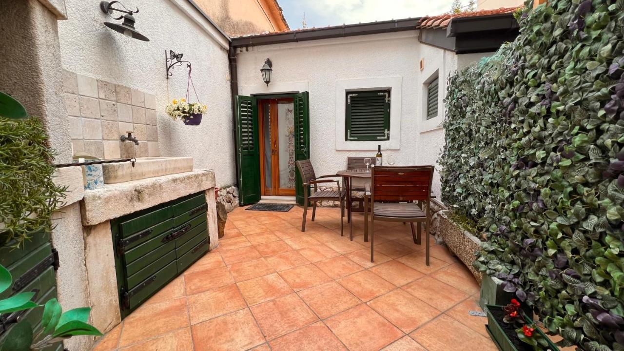 Guesthouse F Split Bagian luar foto