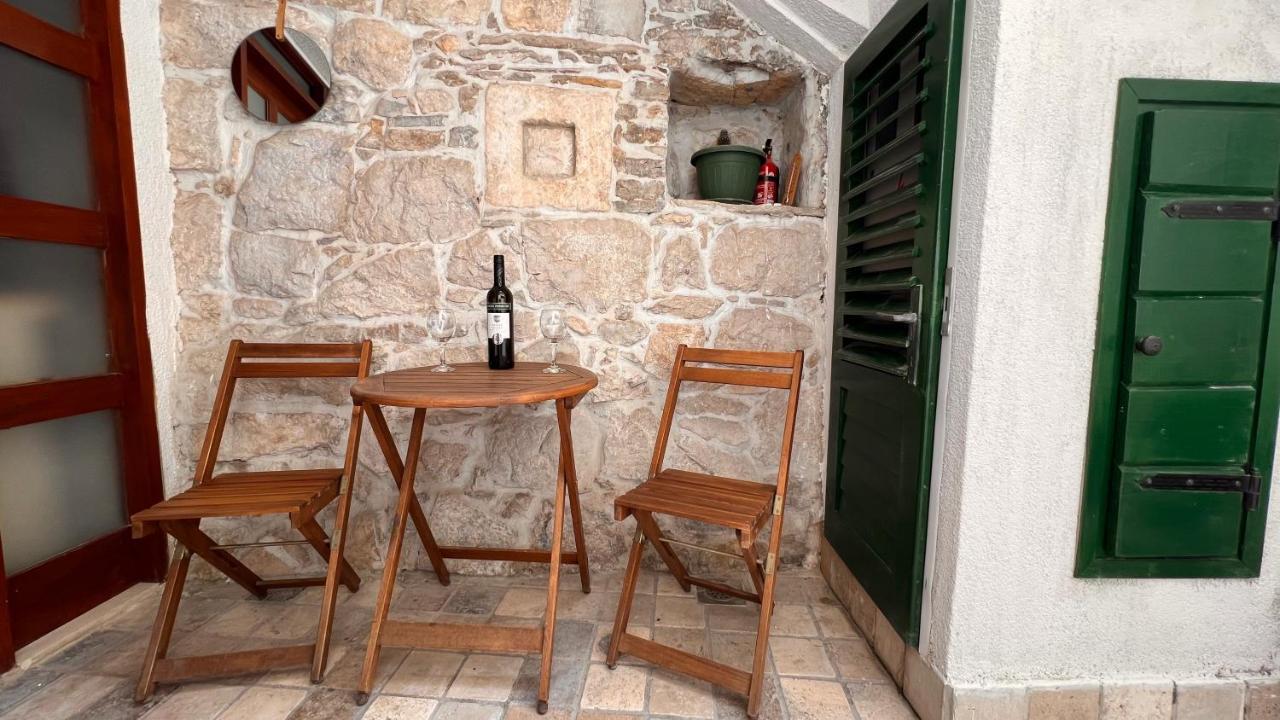Guesthouse F Split Bagian luar foto
