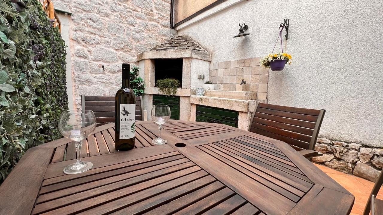 Guesthouse F Split Bagian luar foto