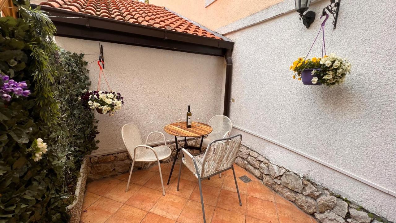 Guesthouse F Split Bagian luar foto