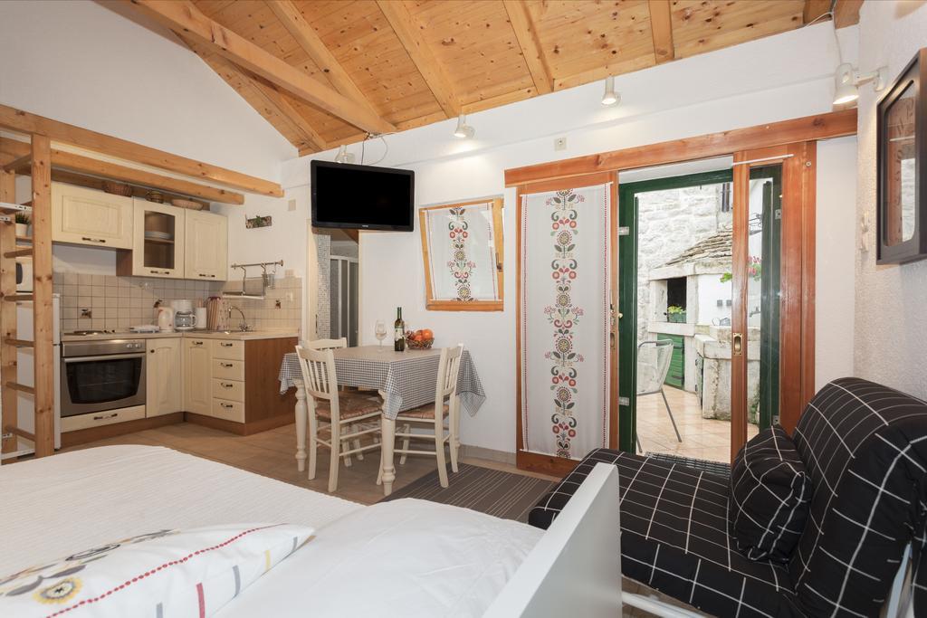 Guesthouse F Split Bagian luar foto