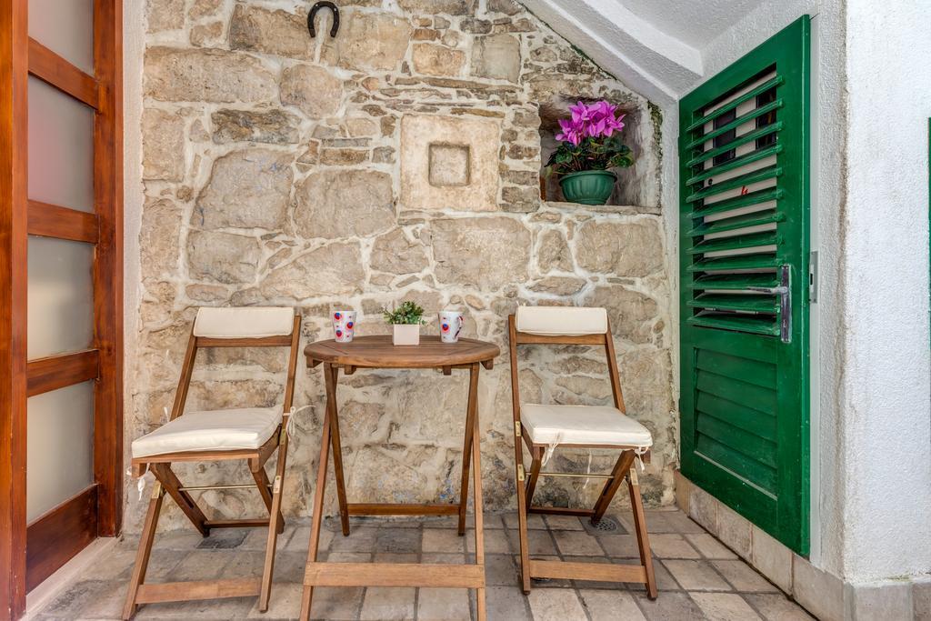 Guesthouse F Split Bagian luar foto
