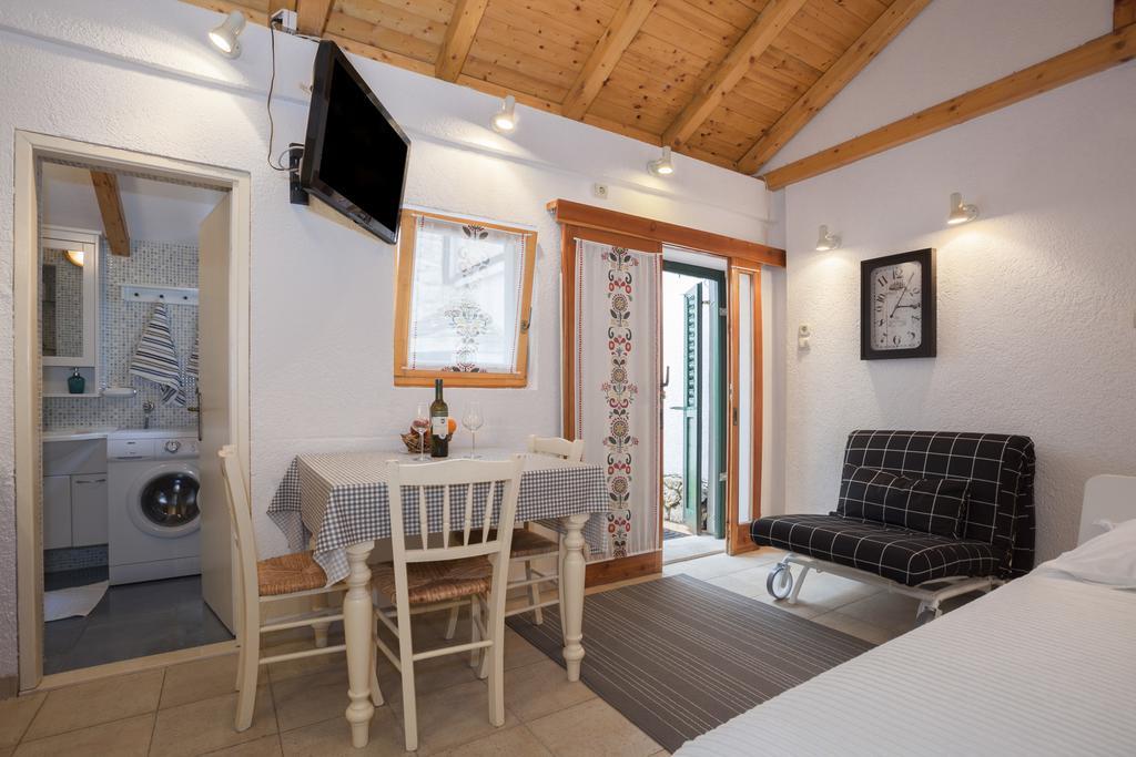Guesthouse F Split Bagian luar foto